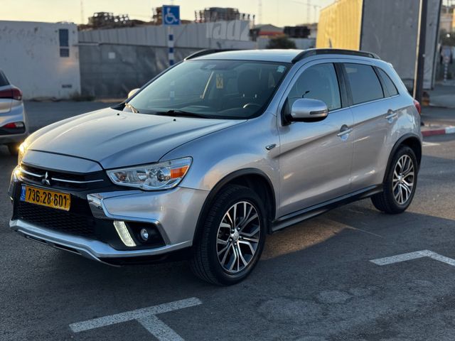 מודעת רכב מיצובישי ASX