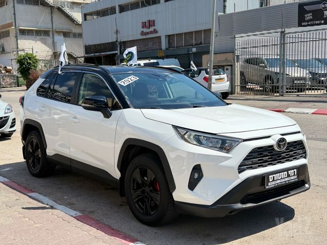 טויוטה RAV4