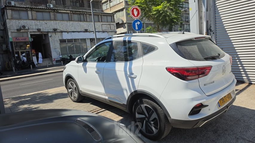 אם ג'י ZS