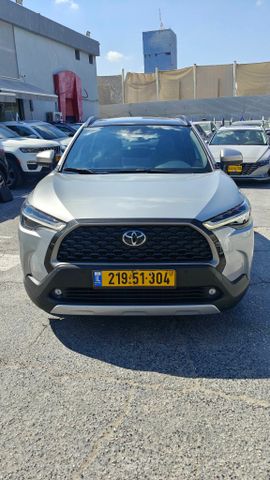 מודעת רכב טויוטה קורולה קרוס