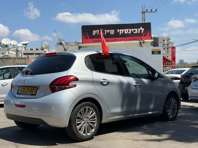 פיג'ו 208