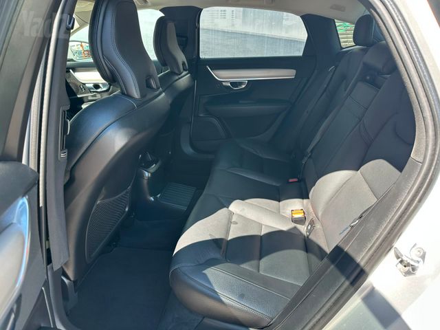 וולוו S90