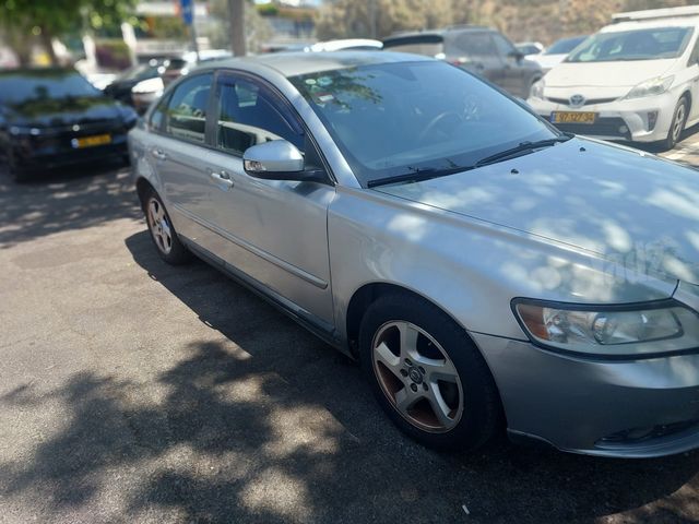 וולוו S40