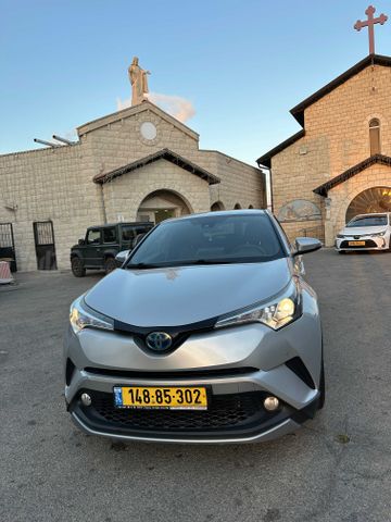 מודעת רכב טויוטה C-HR