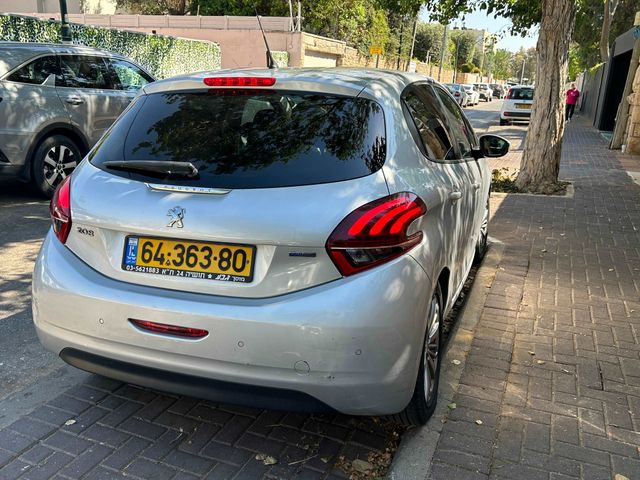 פיג'ו 208
