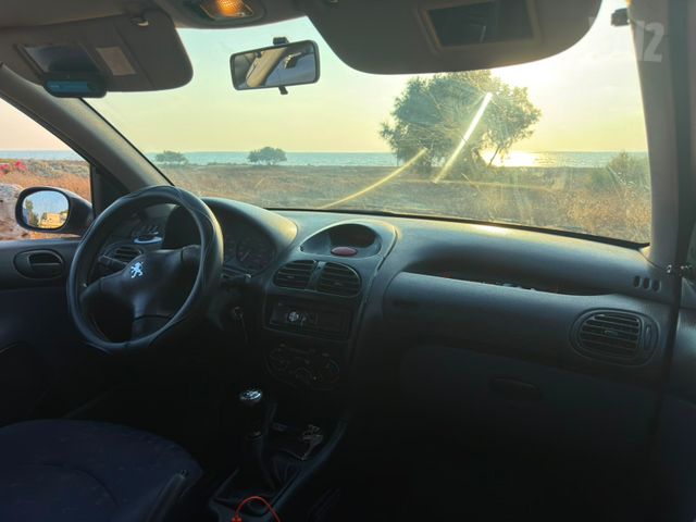פיג'ו 206