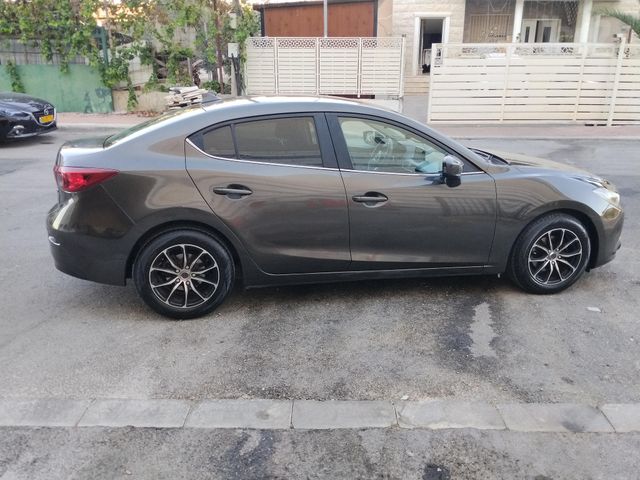 מאזדה 3