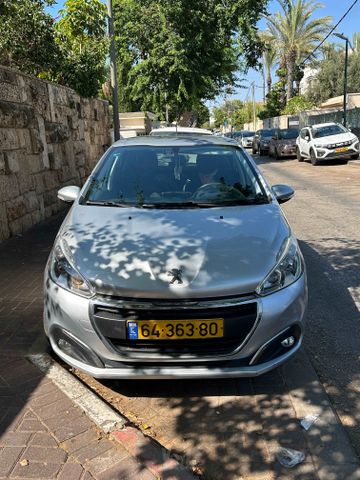 פיג'ו 208