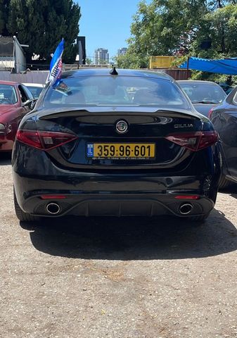 אלפא רומיאו ג'וליה