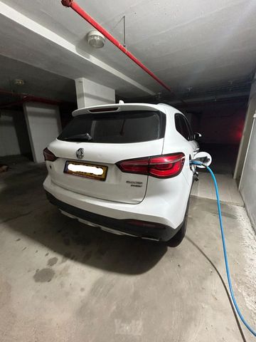 אם ג'י EHS PHEV