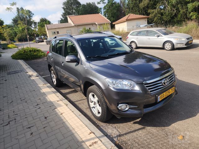 טויוטה RAV4