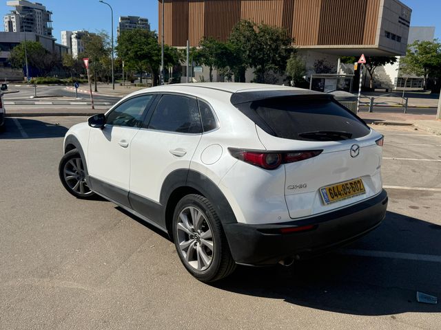 מודעת רכב מאזדה CX-30
