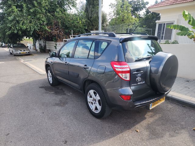 טויוטה RAV4