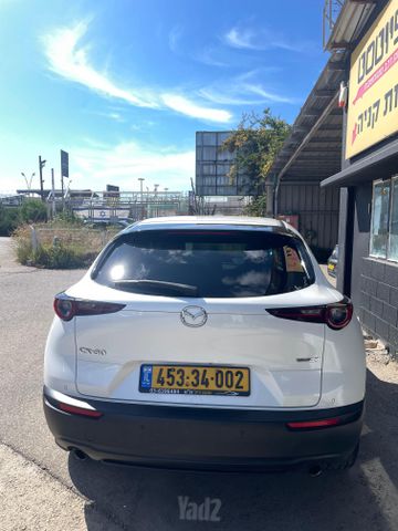 מודעת רכב מאזדה CX-30