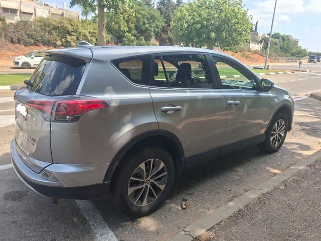 טויוטה RAV4