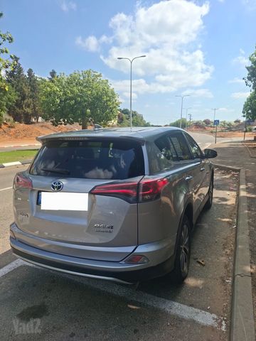 טויוטה RAV4