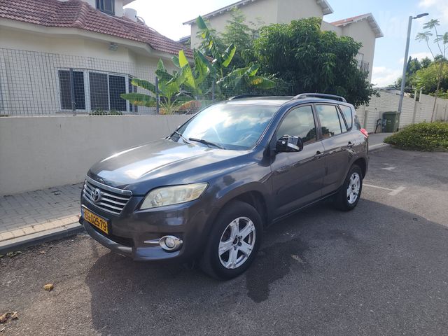 טויוטה RAV4