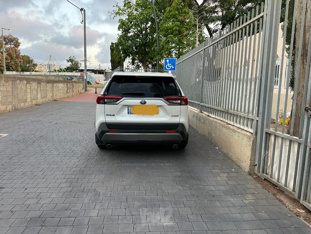 טויוטה RAV4
