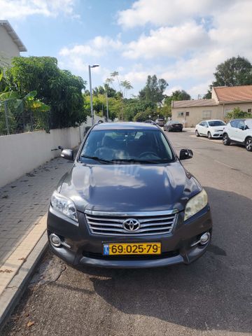 טויוטה RAV4