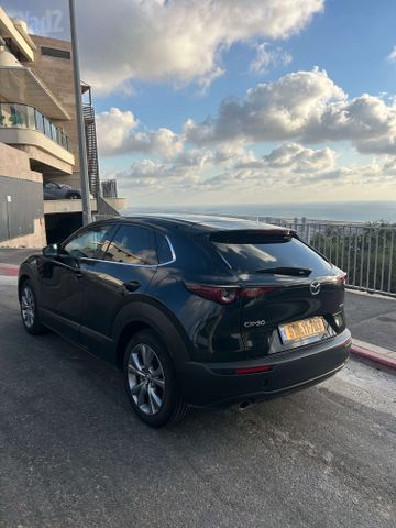 מודעת רכב מאזדה CX-30