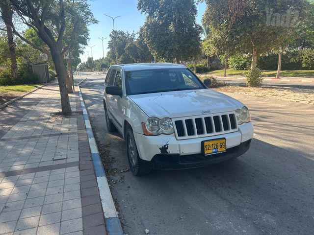 מודעת רכב ג'יפ גרנד צ'ירוקי