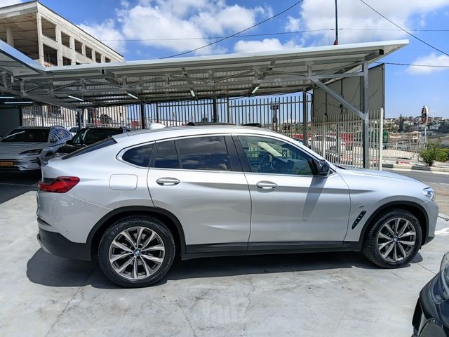 ב מ וו X4