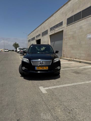 טויוטה RAV4
