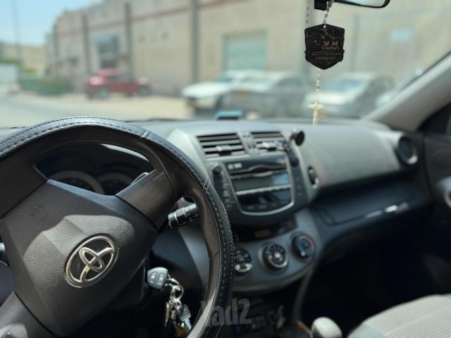 מודעת רכב טויוטה RAV4