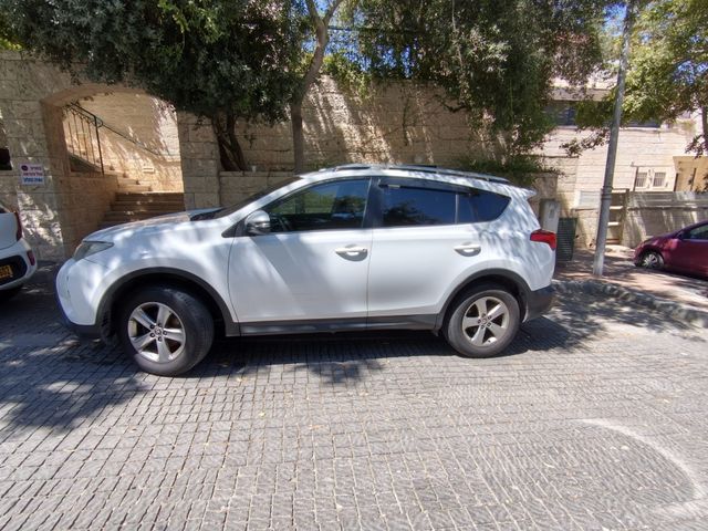 טויוטה RAV4