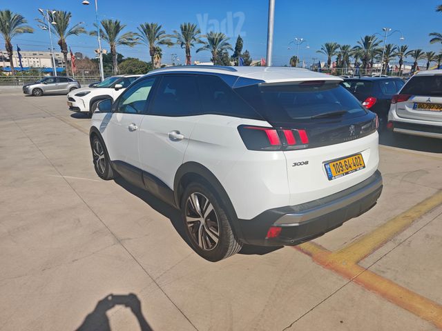 פיג'ו 3008