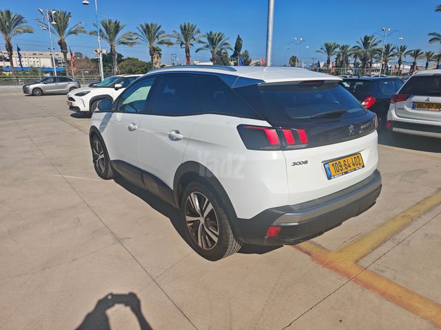 פיג'ו 3008