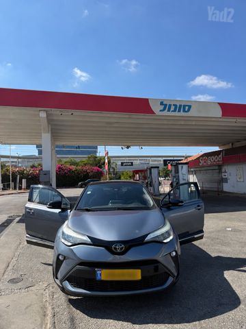 מודעת רכב טויוטה C-HR