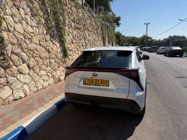 טויוטה bZ4X