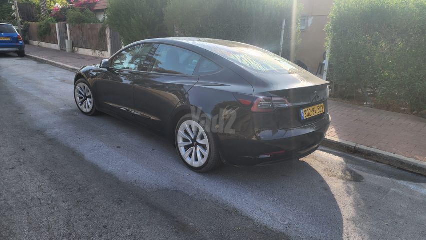 מודעת רכב טסלה מודל 3