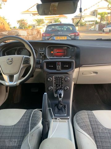 וולוו V40