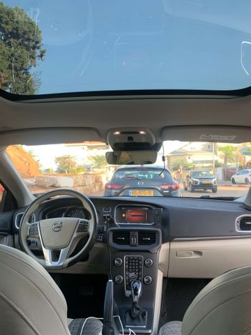 וולוו V40