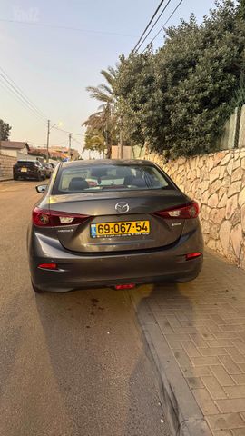 מודעת רכב מאזדה 3