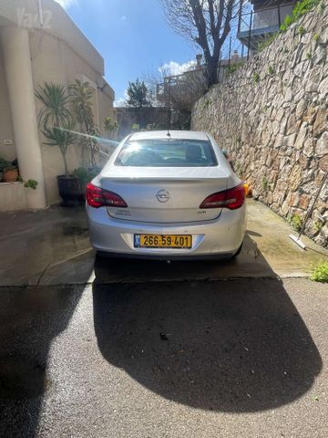 אופל אסטרה