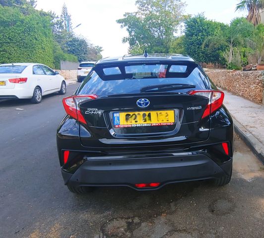 מודעת רכב טויוטה C-HR