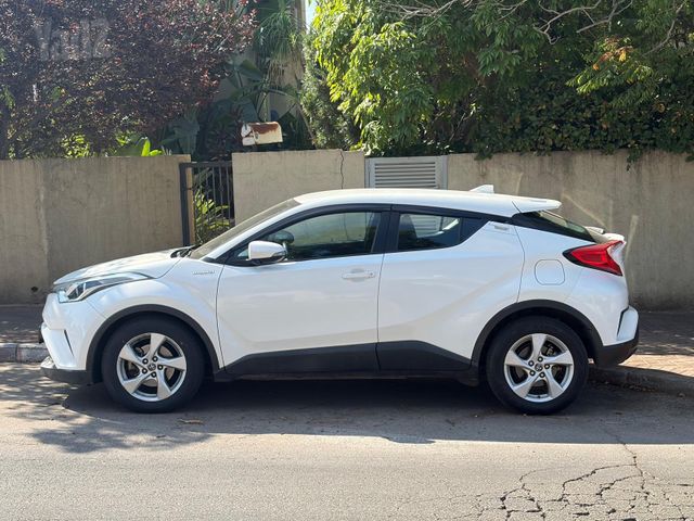 מודעת רכב טויוטה C-HR