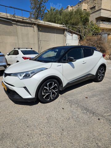 מודעת רכב טויוטה C-HR
