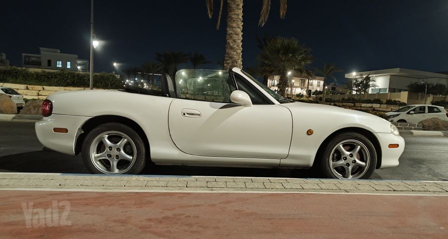 מודעת רכב מאזדה MX-5