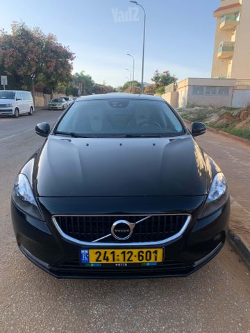 וולוו V40
