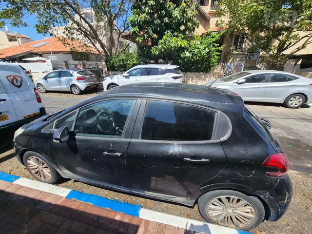 פיג'ו 208