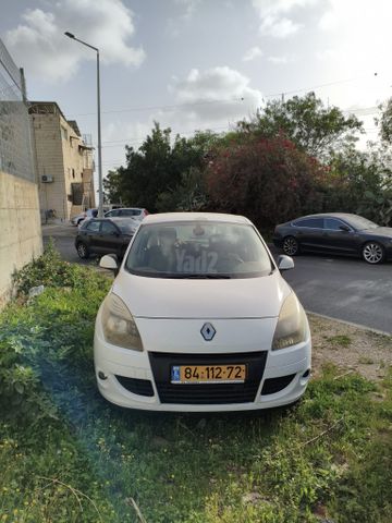 רנו סניק