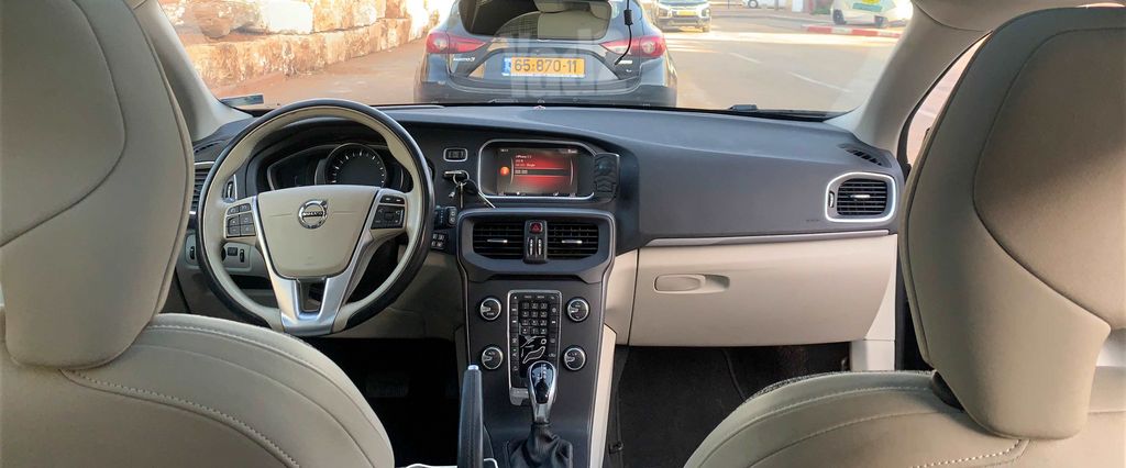 וולוו V40