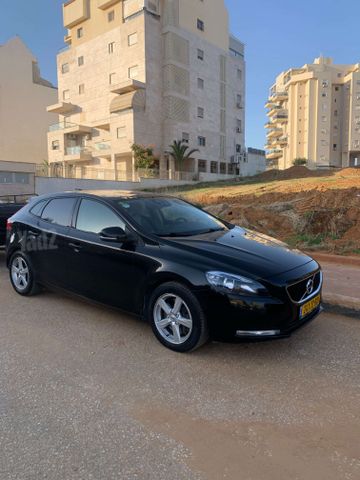 וולוו V40