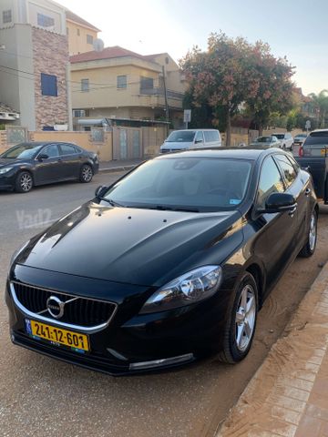 V40 Kinetic אוט׳ האצ'בק 2.0 (190 כ״ס) [2016-2019]