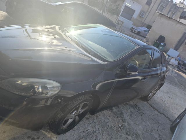 וולוו V40