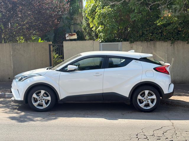 מודעת רכב טויוטה C-HR